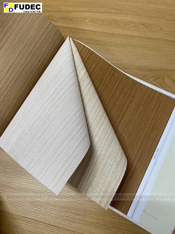 Bề mặt giấy dán tường Hàn Quốc vân gỗ tự nhiên